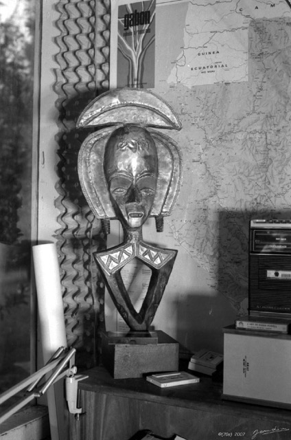 001 1975 Libreville Ancien Musee Masque Bakota wtmk.JPG