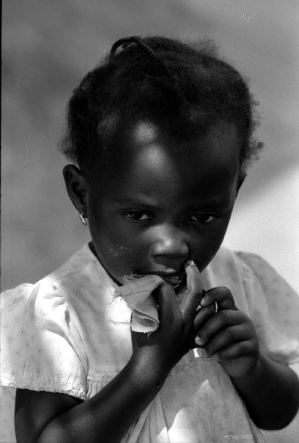 025 1976 Libreville Portrait Enfant wtmk.JPG