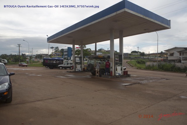 007 BITOUGA Oyem Ravitaillement Gas-Oil 14E5K3IMG_97507wtmk.jpg