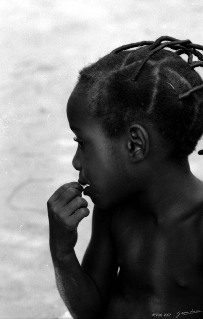 028 1976 Libreville Portrait Enfant wtmk.JPG