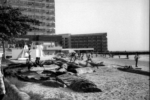 039 1978 Libreville Plage Hotel Dialogue wtmk.JPG