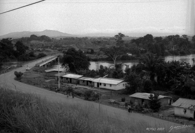 053 1979 Tchibanga Vue sur le Pont wtmk.JPG