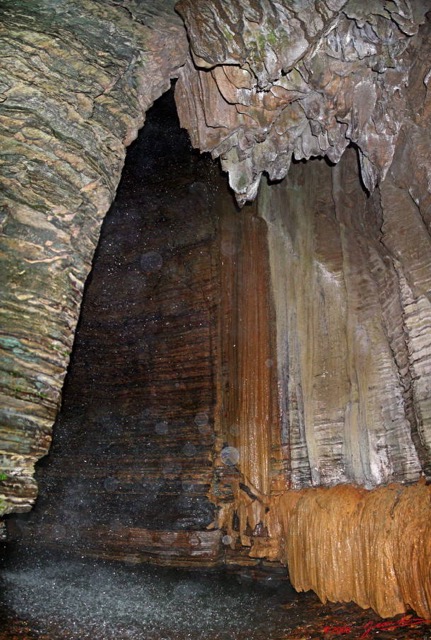 025 LIHOUMA Grotte Cascade et Concretions Pano 3wtmk.JPG