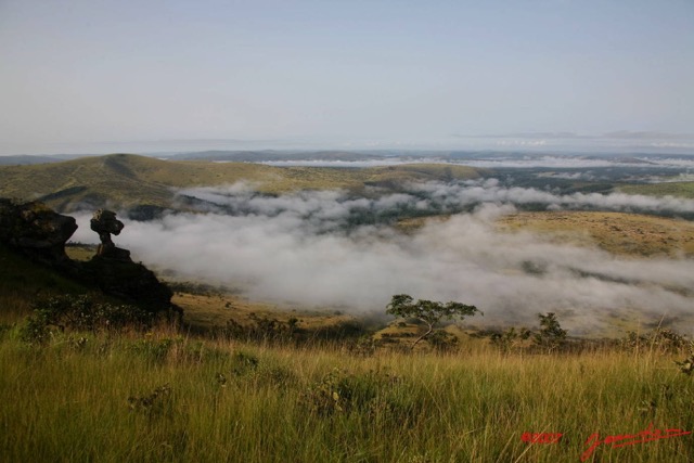 020 Mont KALAMI Rocher Tete de Chien Nuages 7IMG_6241WTMK.JPG