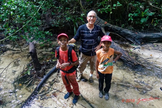 007 ARBORETUM Raponda-Walker 1 Passage Riviere JLA et les Enfants 19RX104DSC_1903301008440_DxOwtmk 150k.jpg