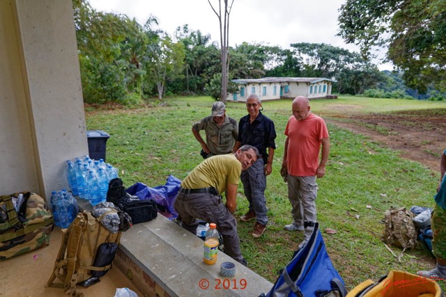 058 DJIDJI 1 Winerparc J2 Makokou Site IPASSA Preparation des Bagages 18E5K3IMG_180929137688_DxOwtmk 150k.jpg