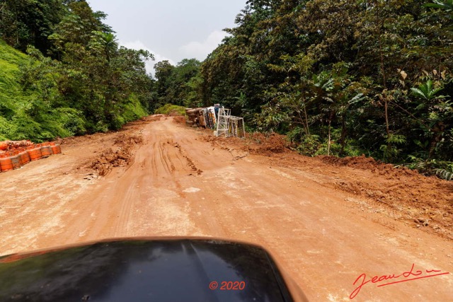 137 Piste des Abeilles 04 Mikouyi - La Lope Camion Transport de Gaz Accidente sur Ancien Bourbier 20E5M3IMG_200121153589_DxOwtmk 150k.jpg