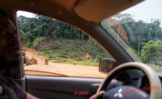 191 Piste des Abeilles 04 Mikouyi - La Lope Carrefour Leroy 20E5M3IMG_200121153811_DxOwtmk 150k.jpg