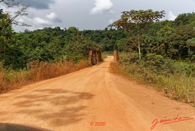 211 Piste des Abeilles 04 Mikouyi - La Lope Pont sur OBIDI 20E5M3IMG_200121153872_DxOwtmk 150k.jpg