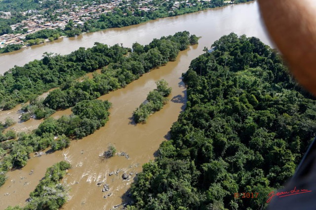 084 ULM Lastourville 1 le Vol la Foret le Fleuve Ogooue et la Ville avec les Rapides 17E5K3IMG_123308_DxOawtmk.jpg