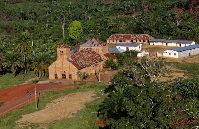 071 ULM Lastoursville 2 Survol de la Mission 17E5K3IMG_125418_DxOwtmk.jpg