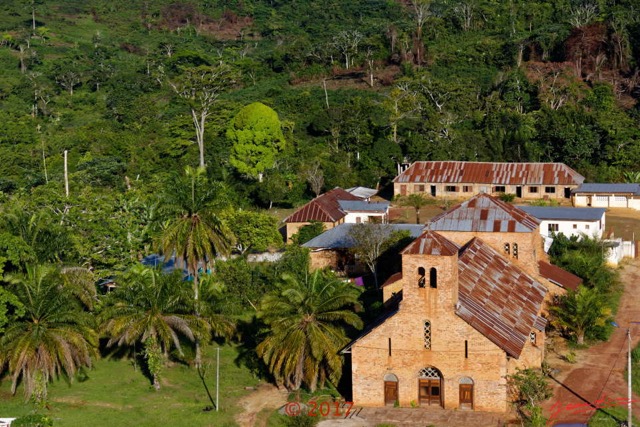 073 ULM Lastoursville 2 Survol de la Mission 17E5K3IMG_125420_DxOwtmk.jpg