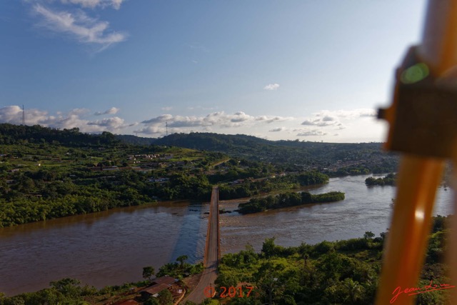 088 ULM Lastoursville 2 Survol de la Ville le Pont 17E5K3IMG_125459_DxOwtmk.jpg