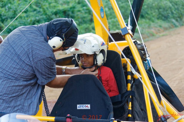 151 ULM Lastoursville 2 Eyale Preparation du Vol 17E5K3IMG_125778_DxOwtmk.jpg