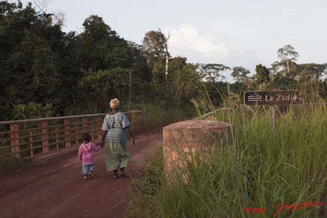 083 BELINGA Fleuve Zadie et Villageois 11E5K2IMG_70967wtmk.jpg