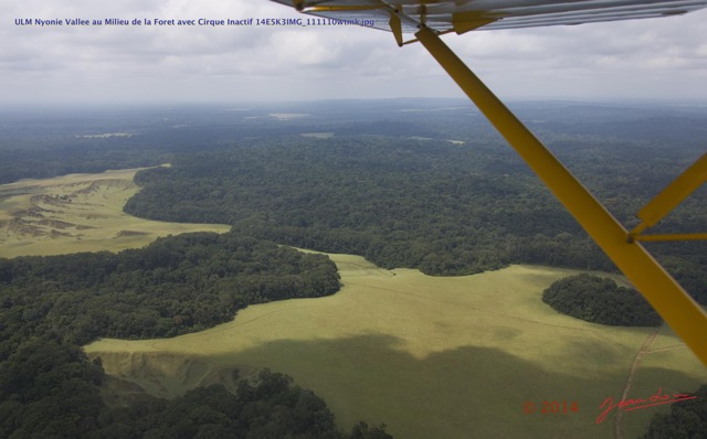 142 ULM Nyonie Vallee au Milieu de la Foret avec Cirque Inactif 14E5K3IMG_111110wtmk.jpg