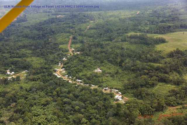 174 ULM Nyonie Piste Village et Foret 14E5K3IMG_110991wtmk.jpg