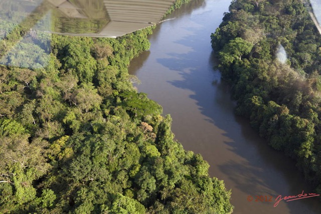 042 Haut-Ogooue Vu du Ciel 3 Survol Fleuve Ogooue 12E5K2IMG_73117wtmk.jpg