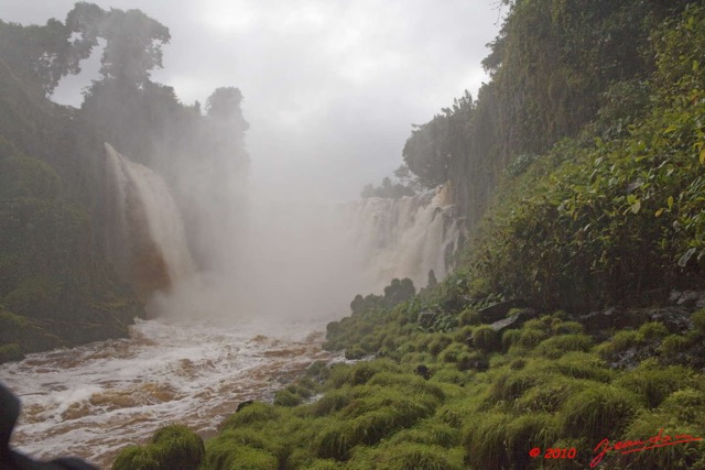 168 KONGOU 2 Bouya-Na-Gonde au Pied des Chutes 10E5K2IMG_60192wtmk.jpg