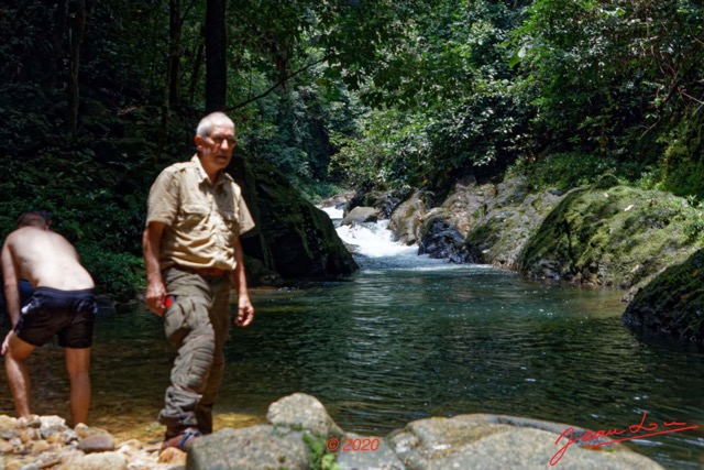 086 KINGUELE 02 La Gorge sur la MBIWAM Retenue Eau en Amont et Jean-Lou 20E80DIMG_201004145311_DxOwtmk 150k.jpg