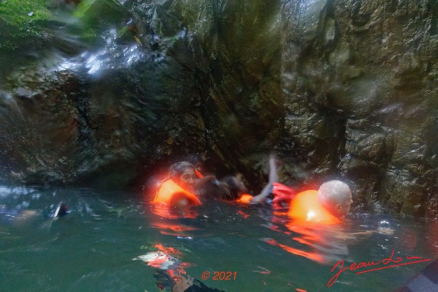 108 KINGUELE 03 Descente en Canyoning sur la MBIWAM 21RX106DSC_2105241009087_DxOwtmk 150k.jpg