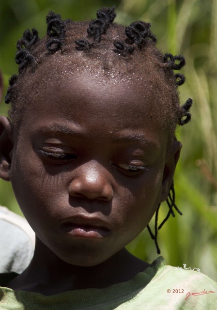 072 ZOULA le Village Pygmee la Danse Jeune Fille aux Tresses 12E5K2IMG_75563wtmk.jpg