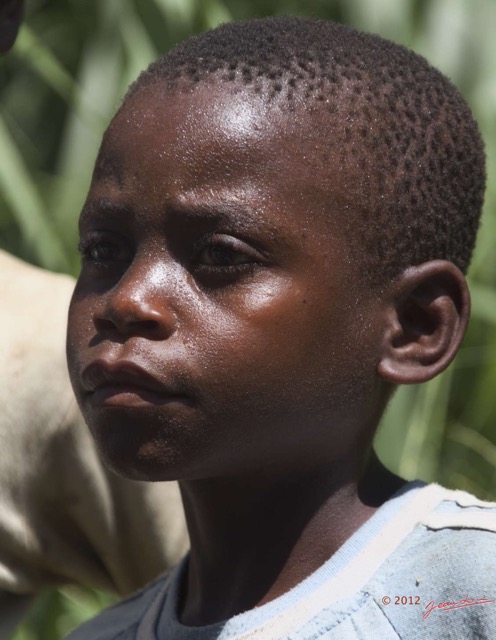 080 ZOULA le Village Pygmee la Danse Jeune Garcon 12E5K2IMG_75586wtmk.jpg