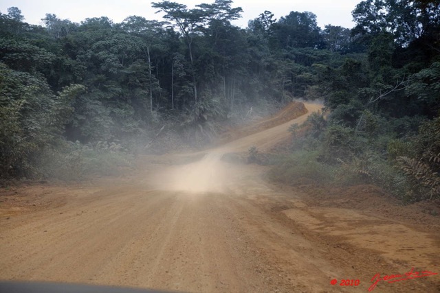 038 MOUKALABA Piste et Poussiere vers Moabi 10E5K2IMG_63519wtmk.jpg